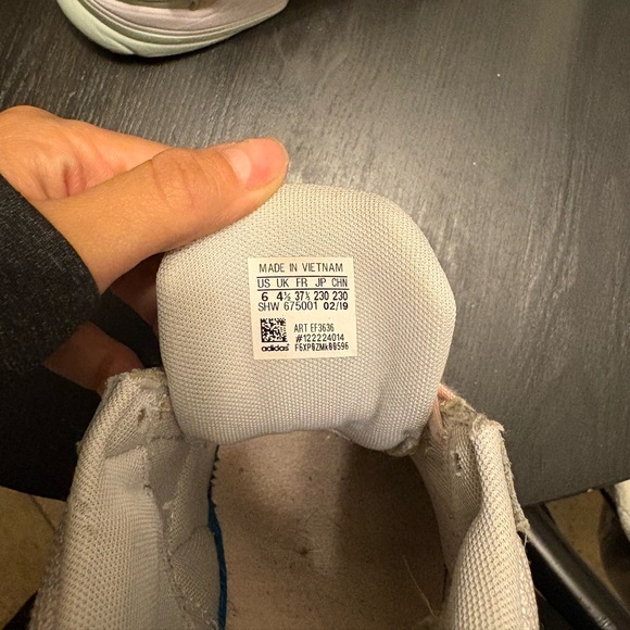 Adidas women’s falcon shoes size 6 - Picture 4 of 7